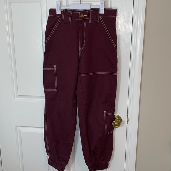 BDG High Waisted Jogger Cargo Jean - Picture 2 of 4